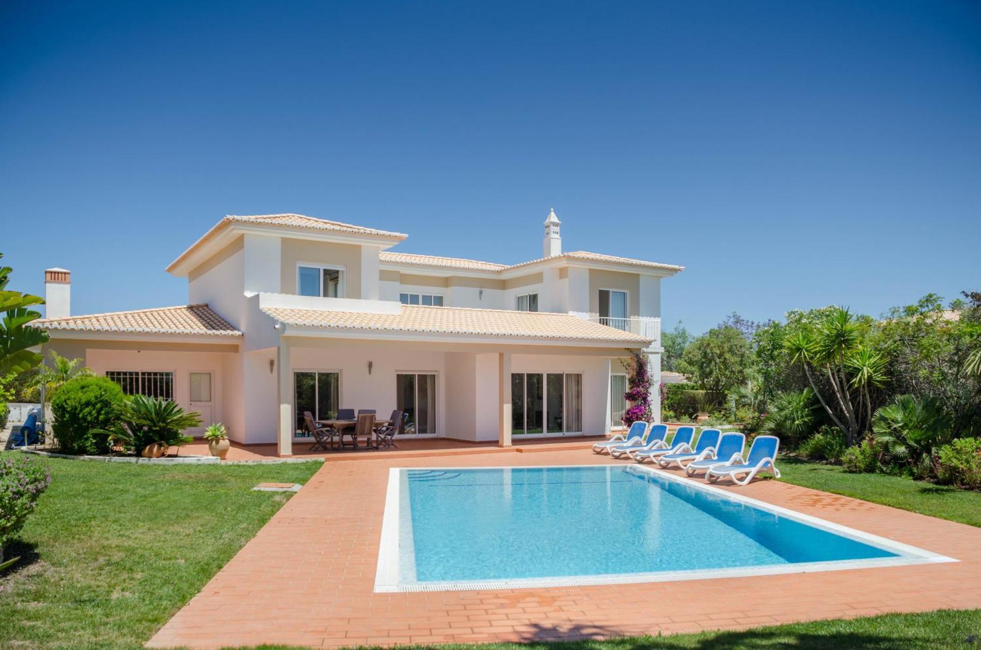 Villa Montanha, Luxury Coastal Villa, With Swimming Pool, Loungers And Alfresco Dining, 10 Min Walk To The Beautiful Praia Da Luz Beach, Shops, Bars And Restaurants! Εξωτερικό φωτογραφία